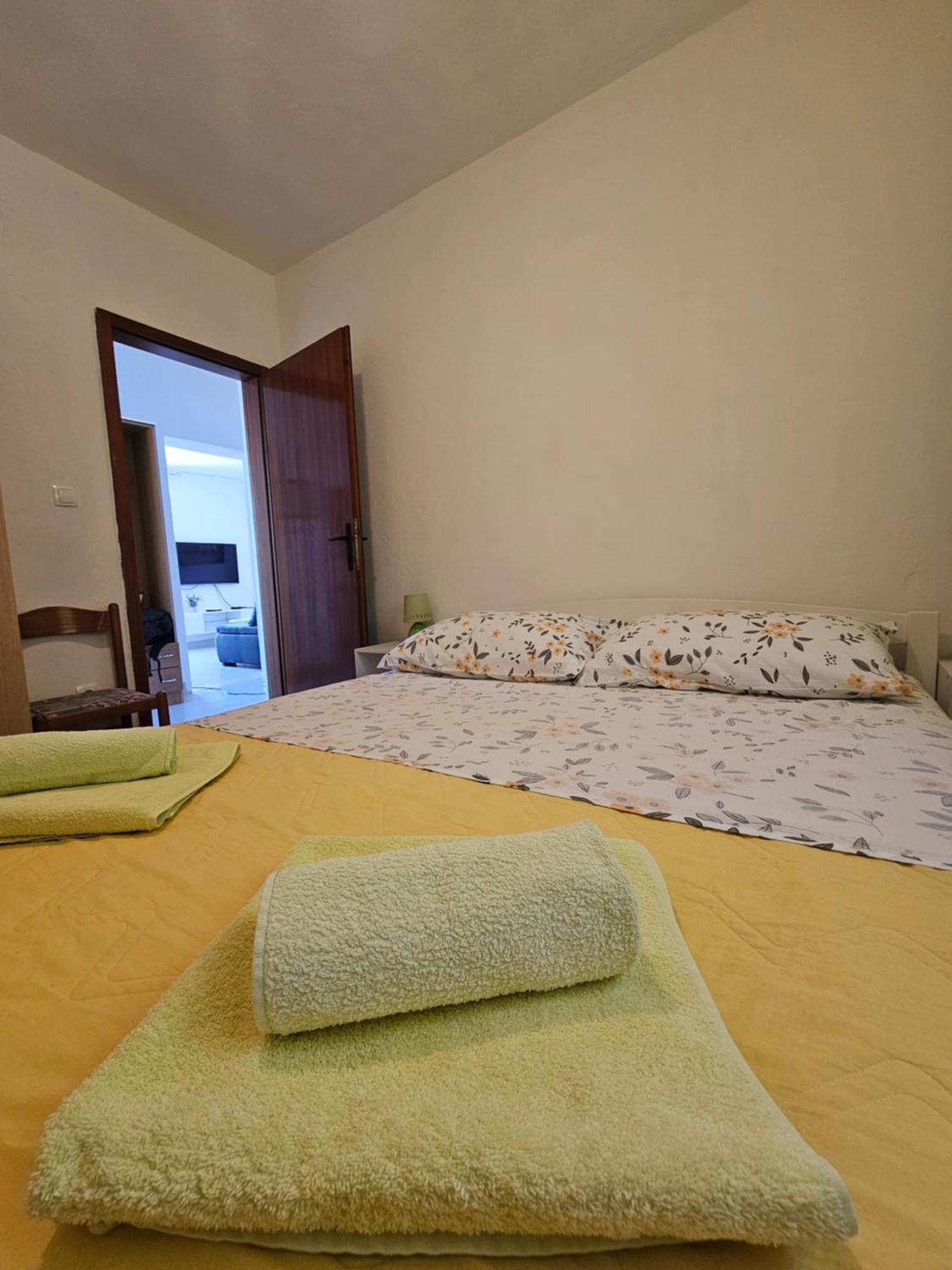 Apartments Lucin Drvenik Veli Exterior foto